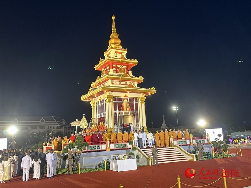 北京靈光寺佛牙舍利抵達(dá)王家田廣場安奉。人民網(wǎng)記者孫廣勇攝