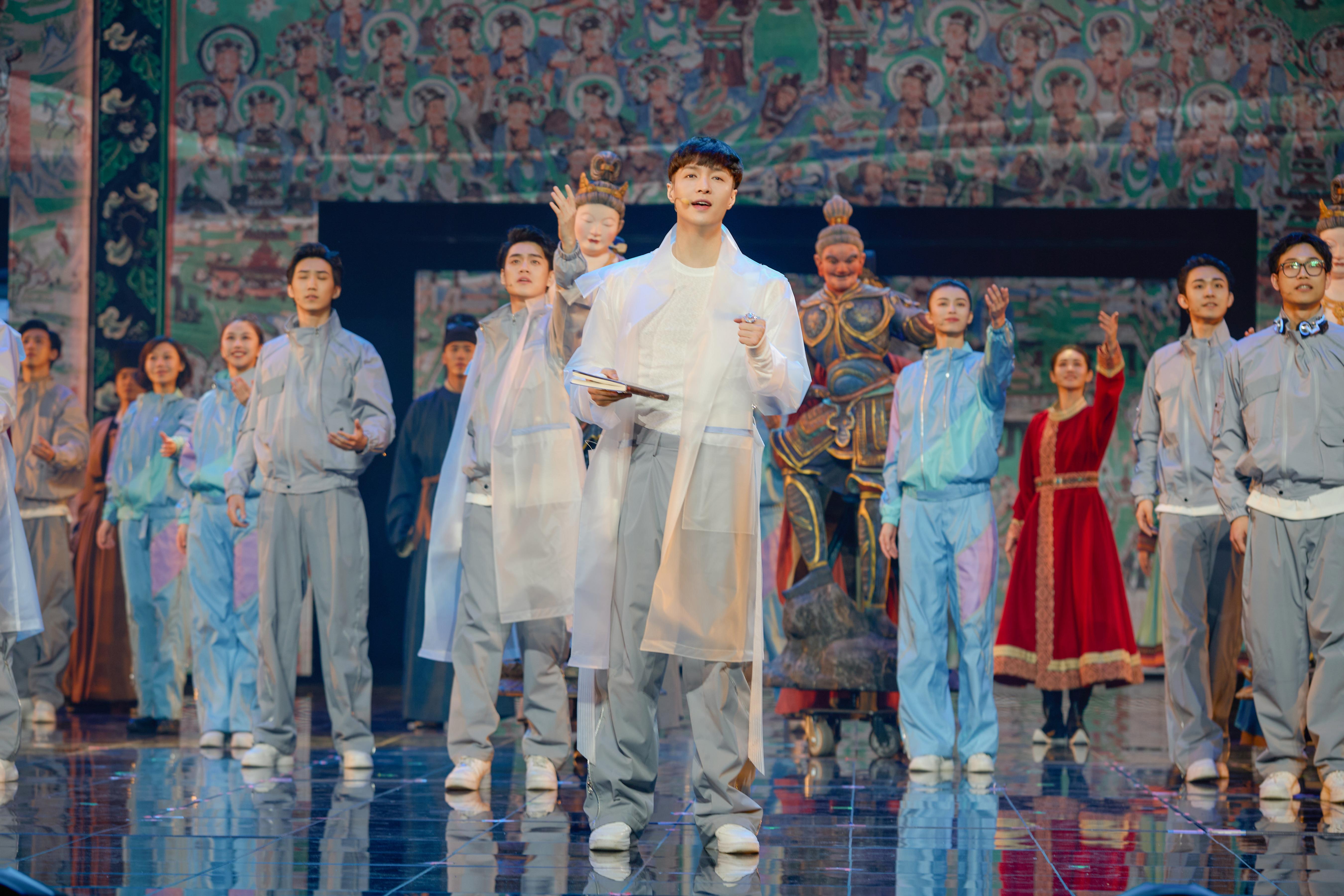 《受到召喚·敦煌》劇照。中國(guó)國(guó)家話(huà)劇院供圖