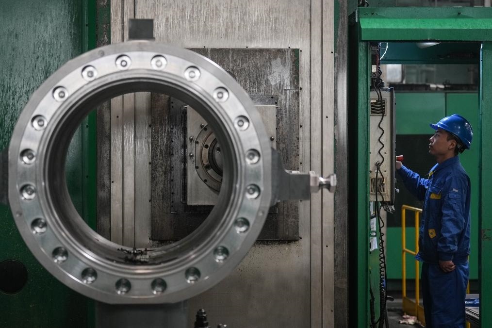 2023年2月14日，沈陽鼓風(fēng)機(jī)集團(tuán)股份有限公司的工人在車間工作。新華社記者 潘昱龍 攝
