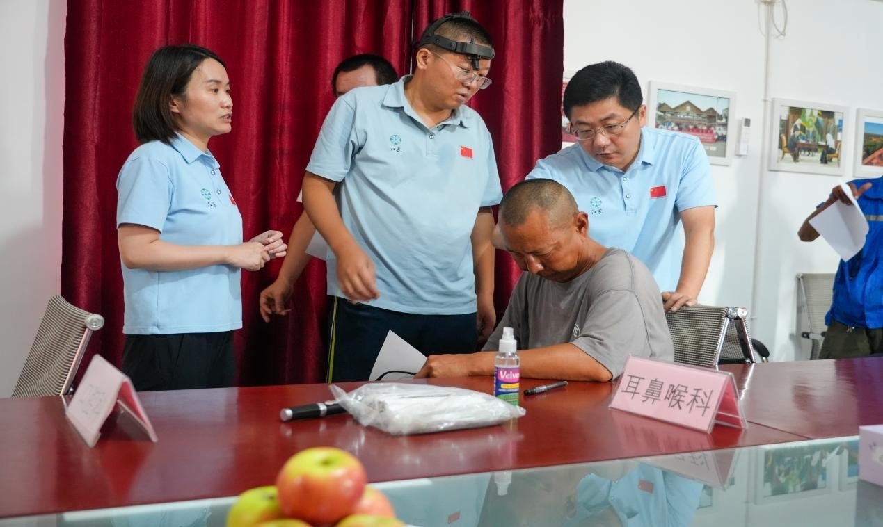 醫(yī)療隊專家診療現(xiàn)場。中國土木供圖