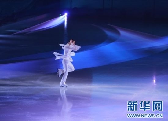 圖為羽生結(jié)弦在表演中。記者 錢錚 攝