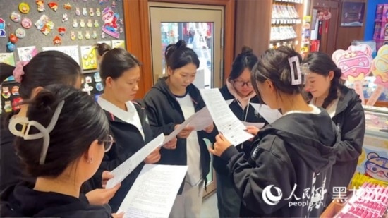 工會組織企業(yè)職工開展技能培訓活動。人民網記者 張哲鑫攝