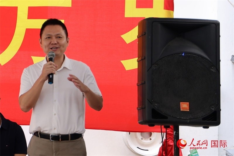 中國駐里約總領(lǐng)館副總領(lǐng)事王尉育在捐贈活動上致辭。人民網(wǎng)記者 陳海琪攝