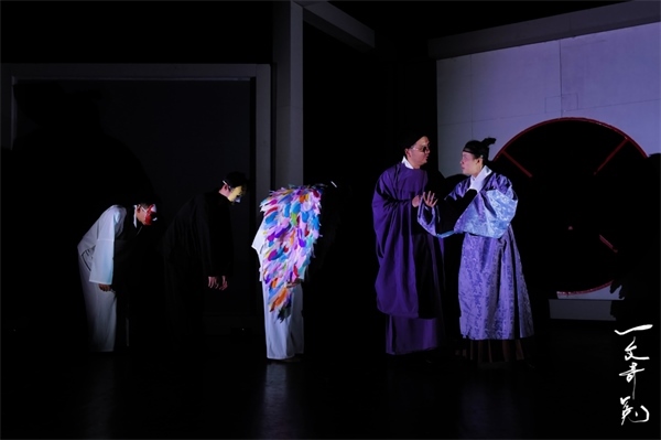 《一文奇冤》劇照。中國國家話劇院供圖