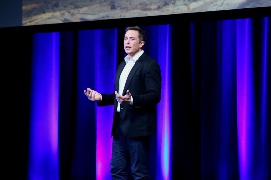  2017年9月29日，在澳大利亞阿德萊德，美國企業(yè)家埃隆·馬斯克在第68屆國際宇航大會閉幕式前做主旨演講。新華社發(fā)（閆寒攝）