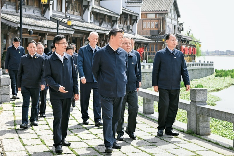 2024年3月18日至21日，中共中央總書記、國家主席、中央軍委主席習近平在湖南考察。這是19日上午，習近平在常德河街考察。 新華社記者 謝環(huán)馳/攝