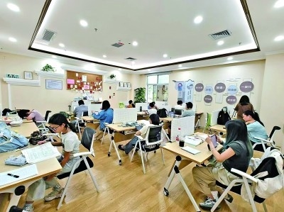 廣東深圳市龍崗區(qū)黨群服務中心開設的共享自習室一景。受訪者供圖