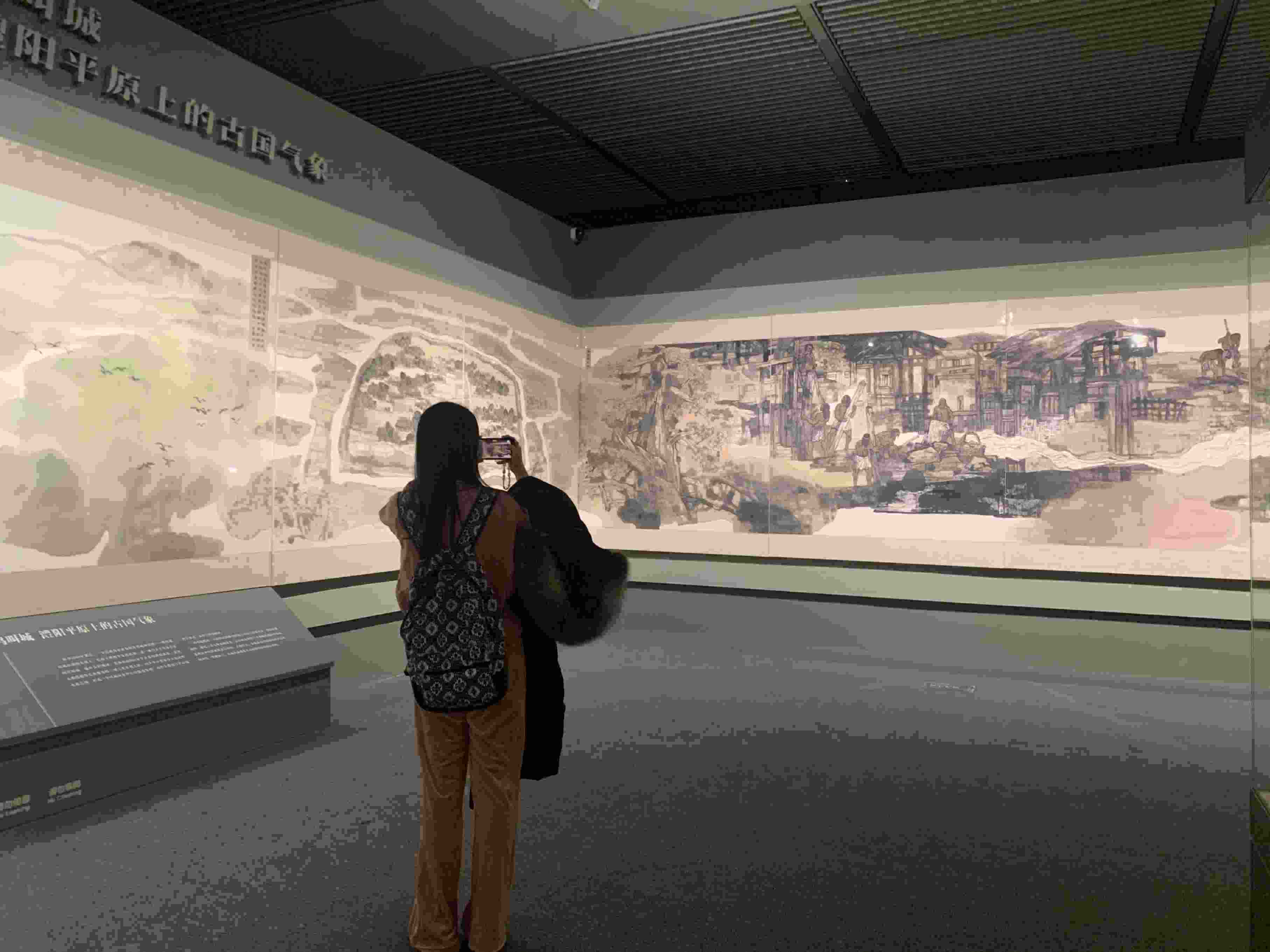 觀眾正在參觀展覽。國博供圖