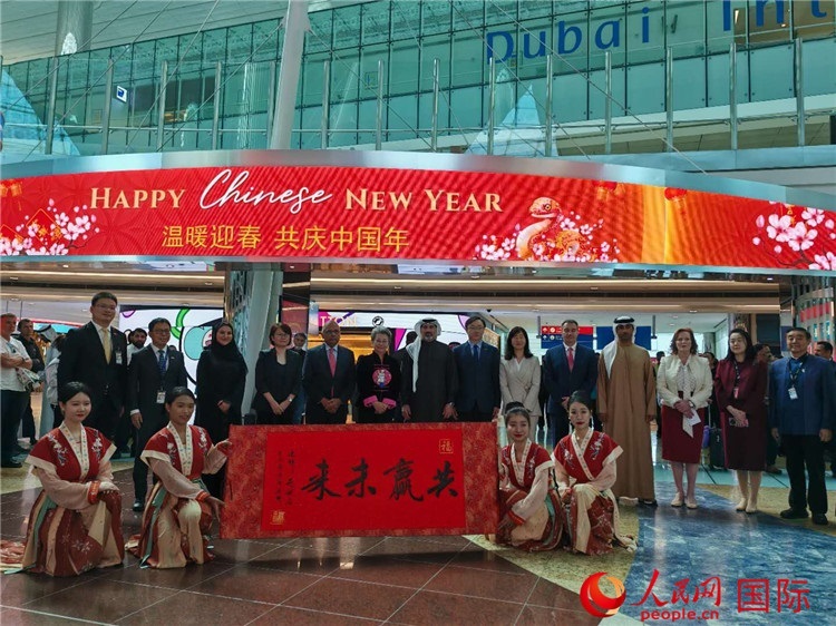 1月22日，“溫暖迎春·共慶中國(guó)年”中國(guó)新年慶典活動(dòng)在迪拜國(guó)際機(jī)場(chǎng)舉行。人民網(wǎng)記者 張志文攝