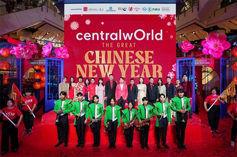 中泰嘉賓在活動開幕式上合影留念?；顒又鬓k方供圖