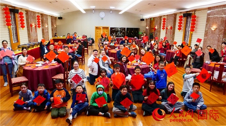 威廉蘭德小學師生活動現(xiàn)場合影。李鑫江攝