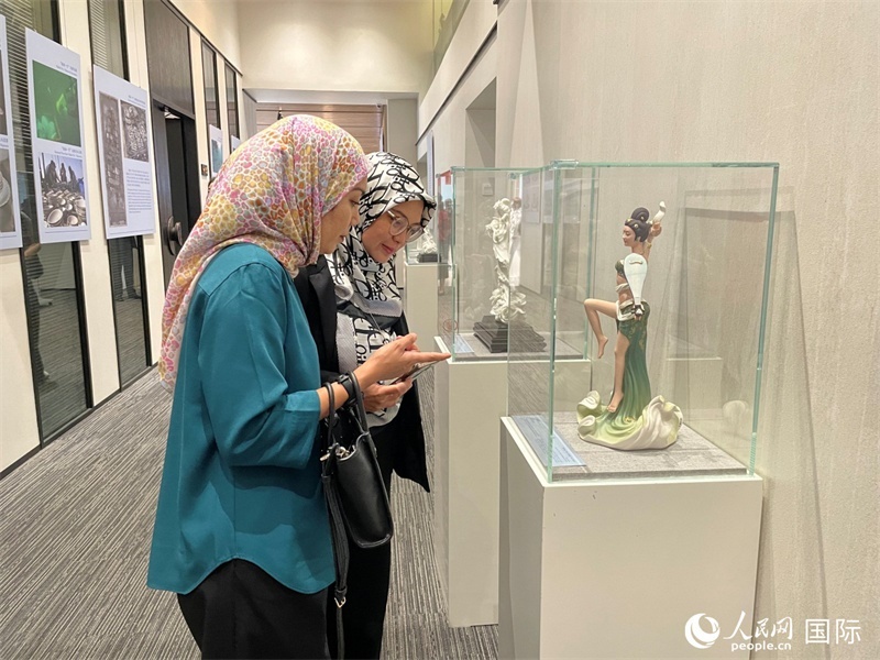 觀眾在參觀展覽。 人民網(wǎng)記者 劉慧攝