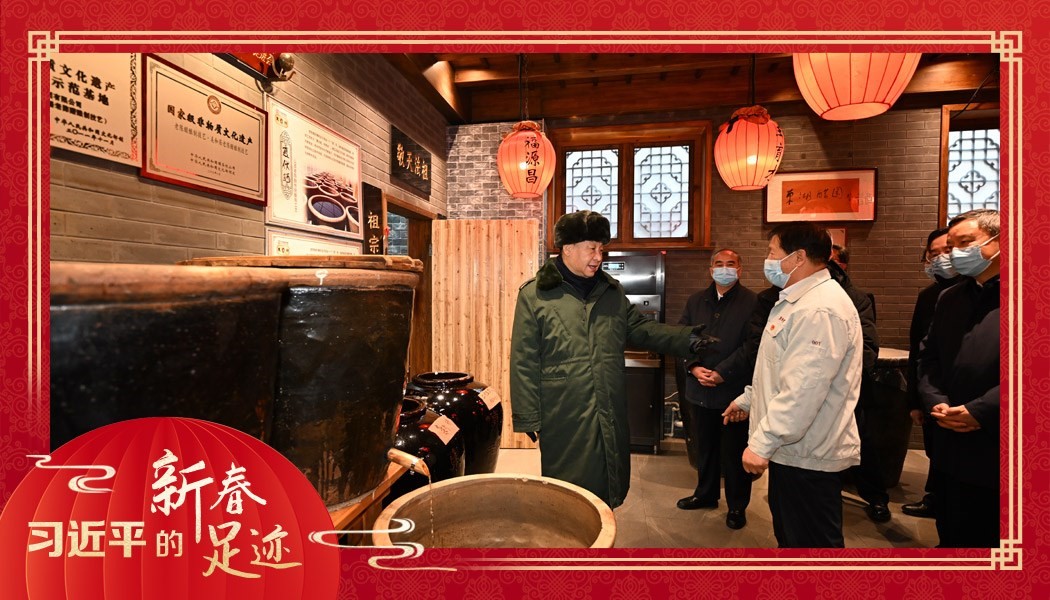 2022年1月27日，習(xí)近平總書(shū)記沿街巷察看山西平遙古城風(fēng)貌，走進(jìn)東湖老醋坊，了解當(dāng)?shù)亻_(kāi)展特色經(jīng)營(yíng)情況。