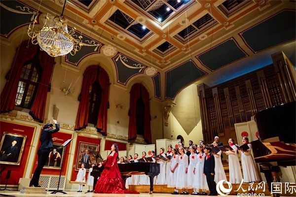 大合唱《燈火里的中國(guó)》。楊浩鵬攝