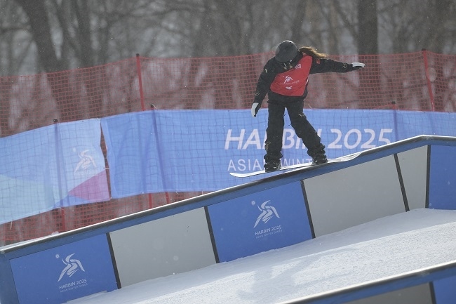 2月8日，張小楠在比賽中。新華社記者 楊冠宇攝