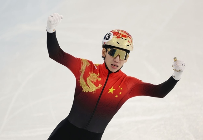 2月8日，林孝埈慶祝奪冠。新華社記者 黃偉 攝