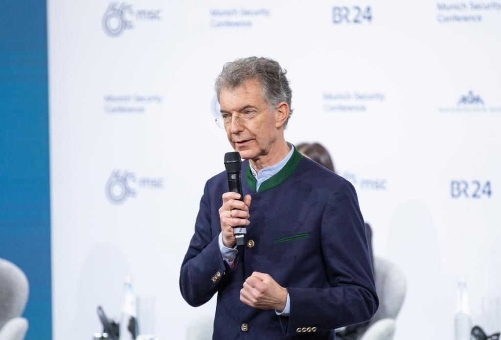 2024年2月18日，慕安會(huì)主席克里斯托夫·霍伊斯根在德國慕尼黑舉行的第60屆慕尼黑安全會(huì)議上發(fā)表閉幕致辭。新華社記者 張帆 攝