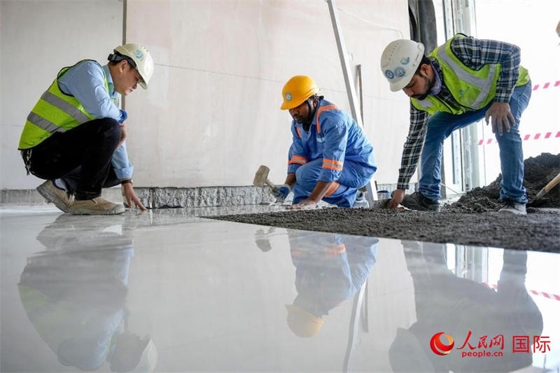 鋪地磚。人民網(wǎng)塔里克·易卜拉欣攝