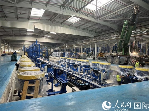 森麒麟輪胎在科技城的工廠車間。人民網(wǎng)記者 黃培昭攝