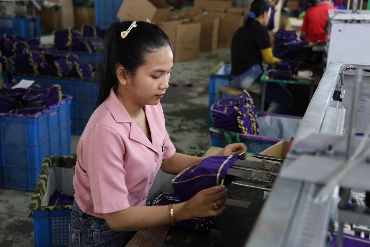 達尼在西港特區(qū)內工作。西港特區(qū)供圖