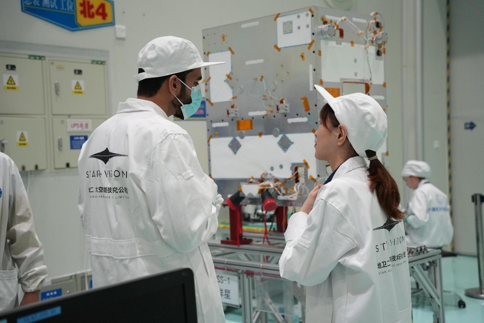 阿曼技術(shù)人員在中國(guó)接受培訓(xùn)。阿曼蘭斯航天公司供圖