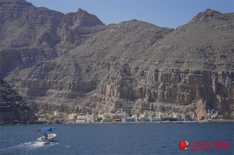 遠(yuǎn)眺庫(kù)姆扎爾村。人民網(wǎng) 塔里克·易卜拉欣攝