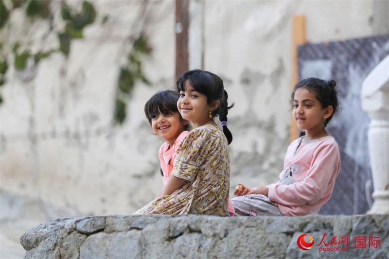 庫(kù)姆扎爾村的兒童。人民網(wǎng) 塔里克·易卜拉欣攝