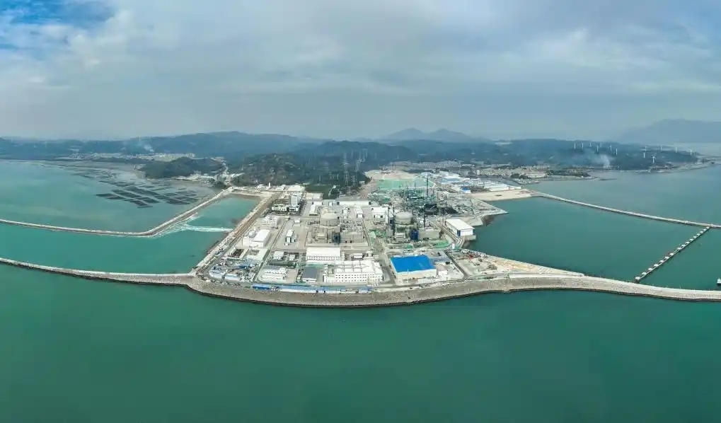 △2025年1月1日0時17分，經(jīng)過168小時滿功率連續(xù)運行考核，漳州核電1號機組正式投入商業(yè)運行。