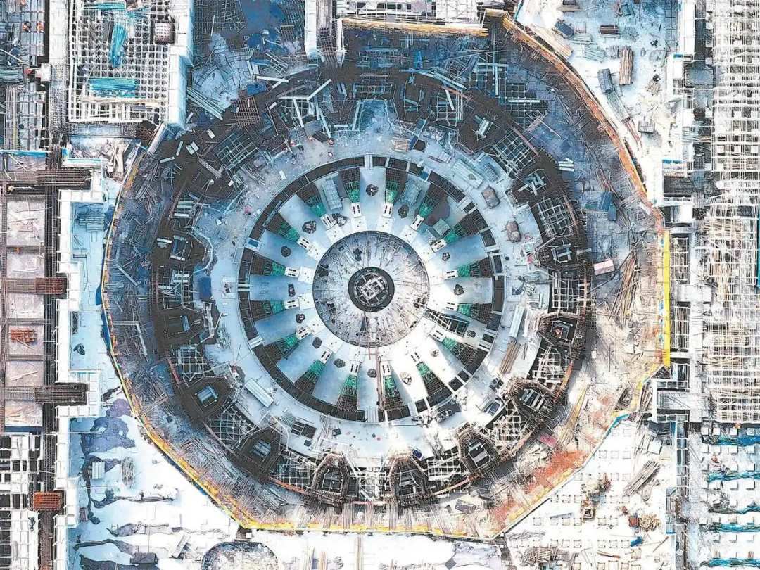 △中國科學院合肥物質(zhì)科學研究院等離子體所，緊湊型聚變能實驗裝置（BEST）項目正加緊施工。