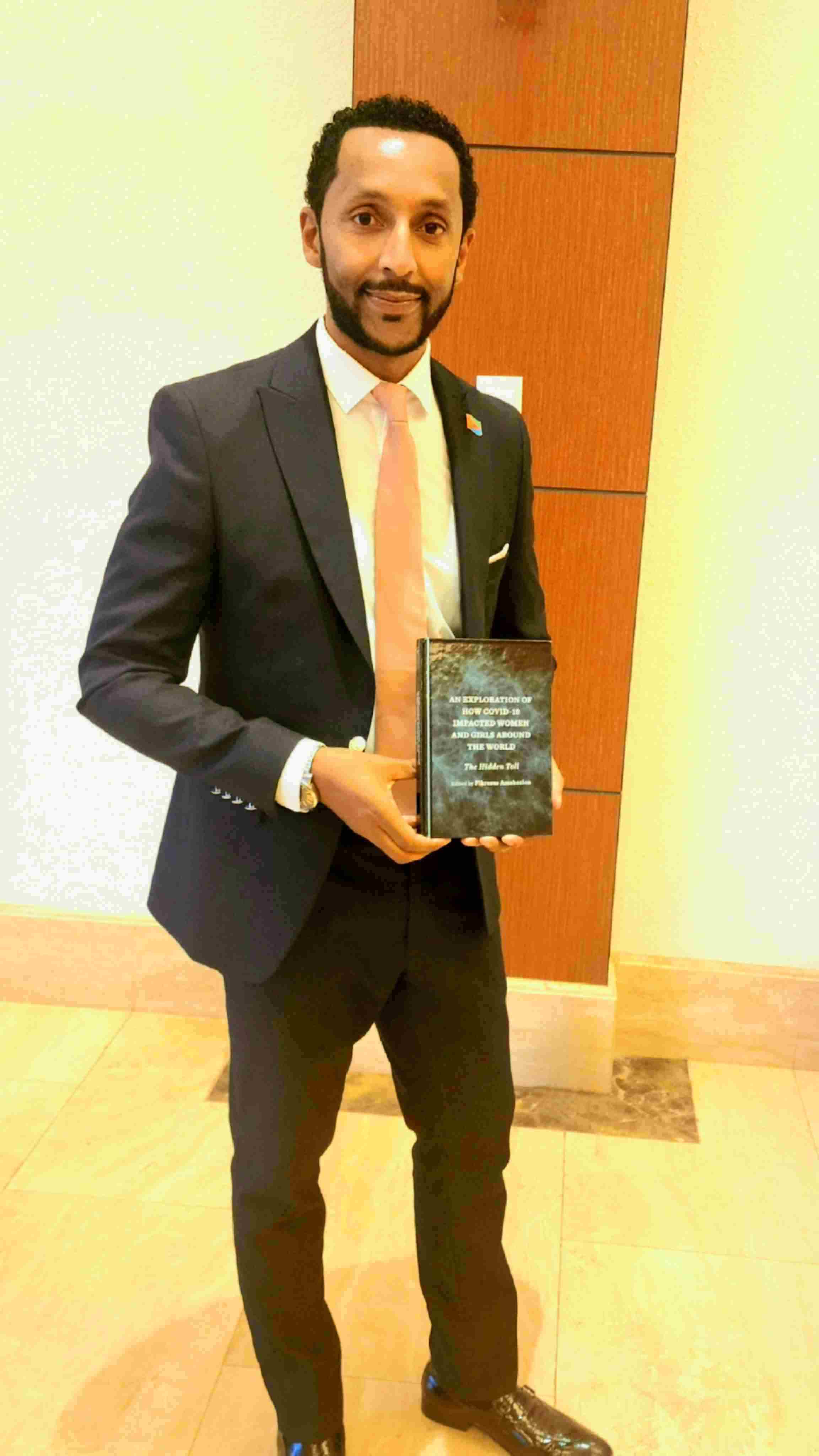 厄立特里亞戰(zhàn)略研究中心研究員、知名作家學者菲克雷耶蘇斯。圖片由受訪者提供