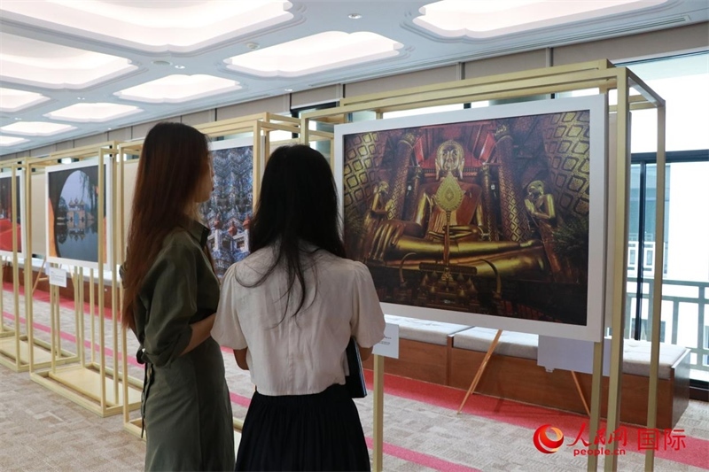 “遇見”攝影展現(xiàn)場(chǎng)。朱瀟逸攝