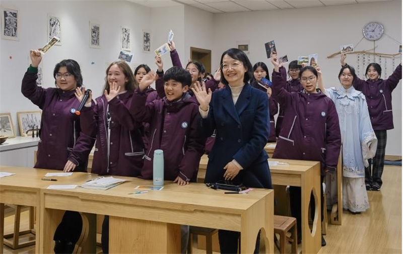 匡園初步部校長鐘演發(fā)言。