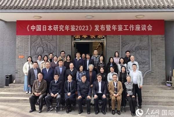 部分與會嘉賓合影留念。人民網(wǎng)記者 陳建軍攝