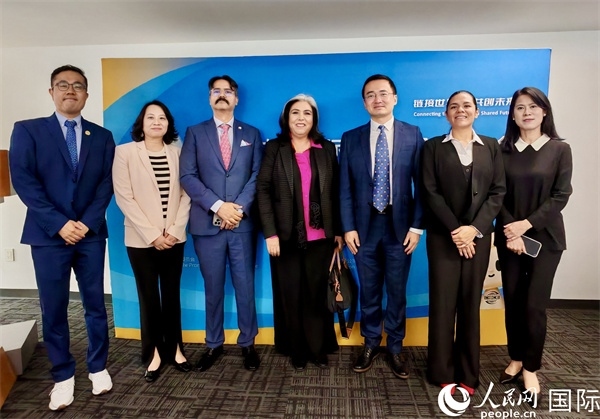 與會嘉賓合影。