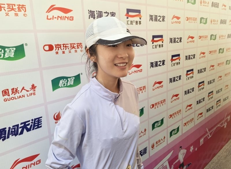 徐冰潔賽后接受采訪。 人民網(wǎng)記者 楊磊攝