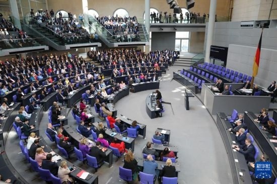 3月25日，在德國柏林，新一屆德國聯(lián)邦議院成立并召開首次全體會議。新華社記者 杜哲宇 攝