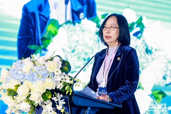 中國高等教育學(xué)會學(xué)術(shù)咨詢發(fā)展委員會委員、中國高等教育學(xué)會原副秘書長、《中國高教研究》主編王小梅。