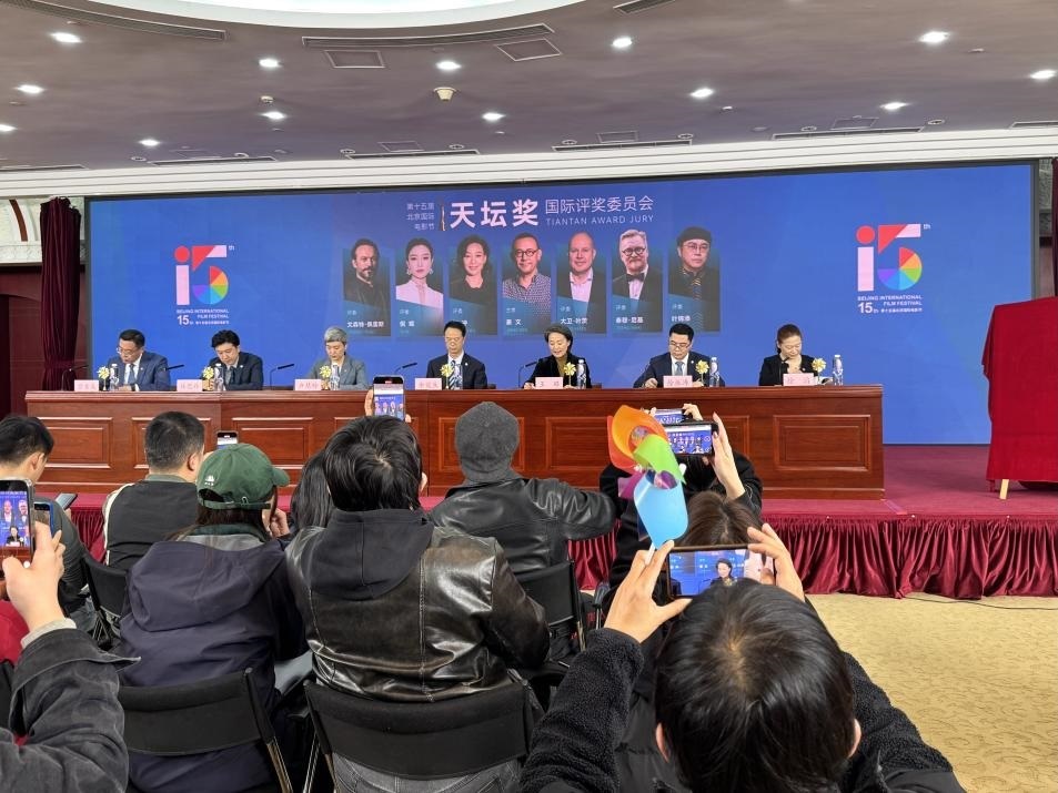 發(fā)布會現(xiàn)場公布本屆天壇獎國際評委會陣容。人民網(wǎng)記者 劉微攝