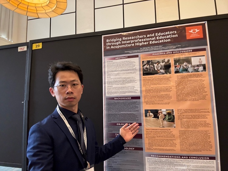 胡紫景醫(yī)生在國際針灸學(xué)術(shù)會議中。約翰內(nèi)斯堡大學(xué)供圖