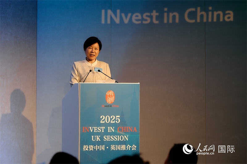 湖南省商務廳廳長龍小紅做商務工作情況推介。楊浩鵬攝。