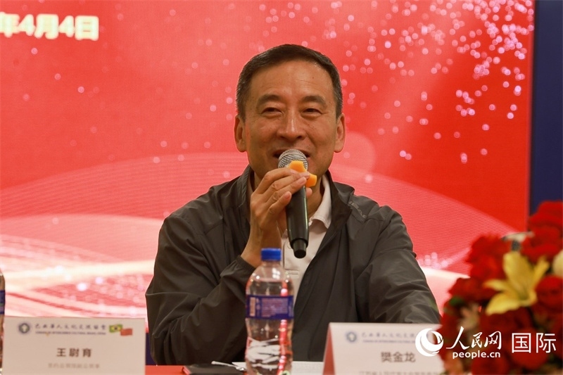 江蘇省人大常務(wù)委員會常務(wù)副主任樊金龍在座談會上致辭。人民網(wǎng)記者 陳海琪攝