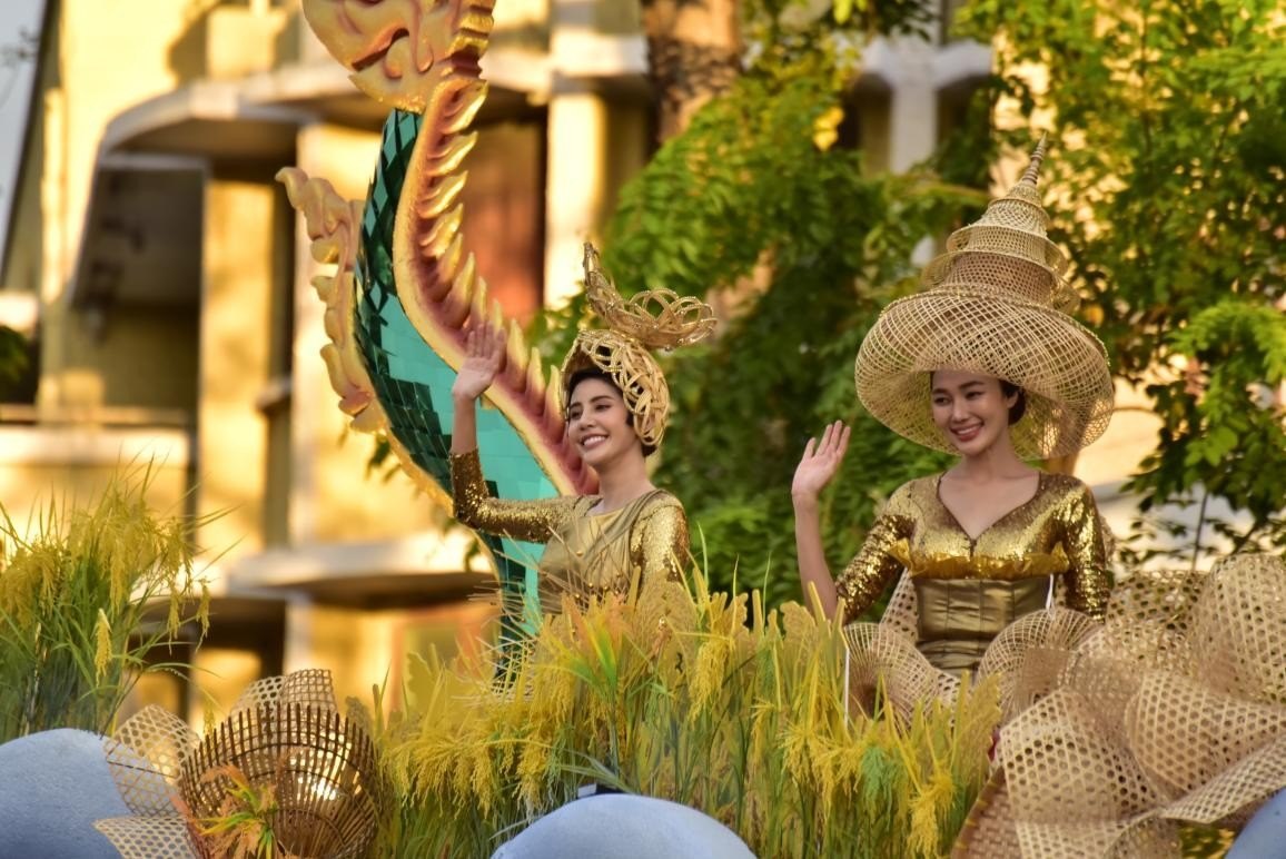 “祝福之河”花車以神龍形象象征水的神圣與豐饒，寓意祈福納祥。泰國國家旅游局供圖
