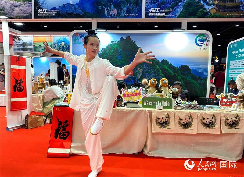 中國武當(dāng)功夫走進東南亞，以精湛的武藝和飄逸的身姿詮釋中國武術(shù)的精髓。人民網(wǎng)記者 簡承淵攝