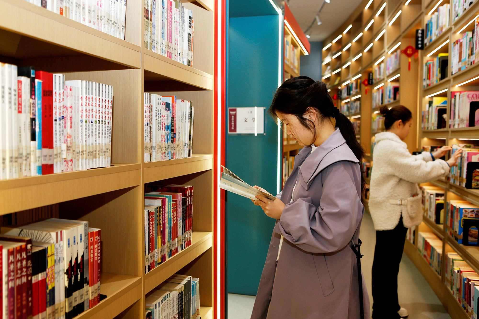 △2025年3月29日，讀者在山西臨汾市襄汾縣圖書館閱讀。