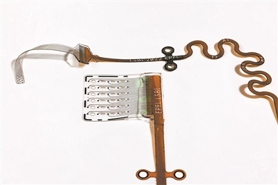 新開發(fā)的ABI旨在輕柔地貼合腦組織，提高信號精度和患者舒適度。圖片來源：瑞士洛桑聯(lián)邦理工學(xué)院