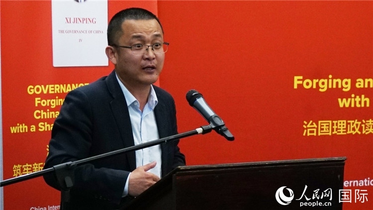 中非青年婦女協(xié)會(huì)主席、南非大學(xué)教授秦效順在讀書(shū)會(huì)上發(fā)言。人民網(wǎng) 劉暢攝