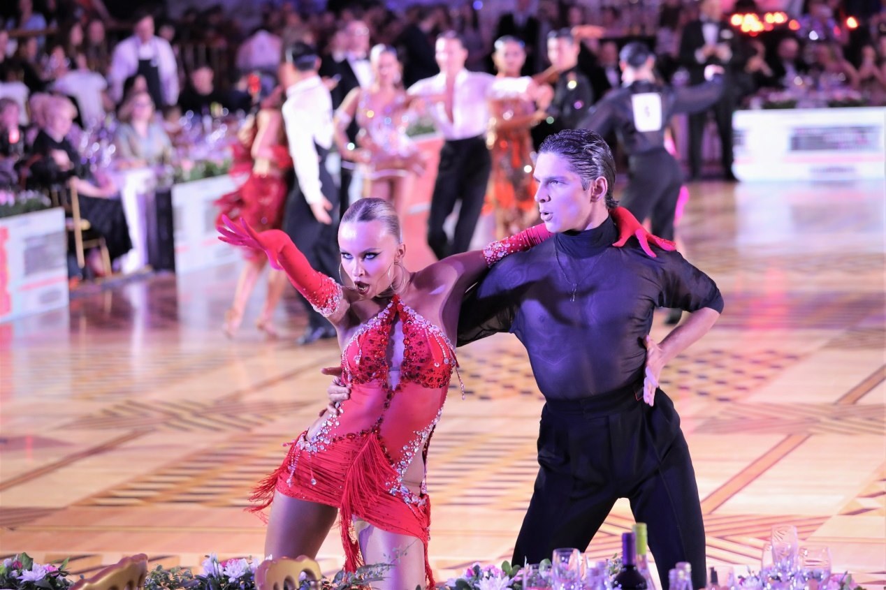 第七屆“克里姆林宮杯”國(guó)標(biāo)舞錦標(biāo)賽現(xiàn)場(chǎng)。于子恒攝
