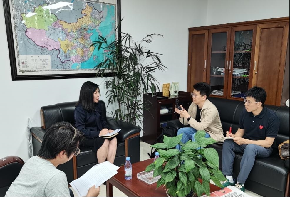 記者采訪企業(yè)跨境物流建設(shè)情況。人民網(wǎng) 孫啟凡攝