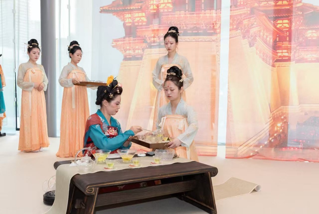 牡丹迎賓茶。中國(guó)駐大阪旅游辦事處供圖