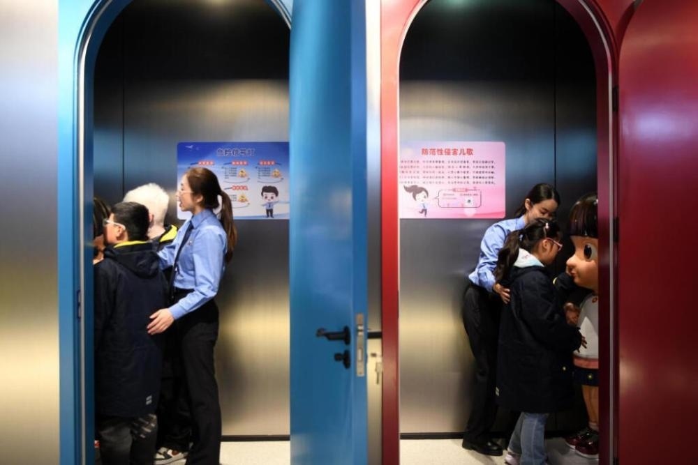 2025年4月2日，殘障兒童在無障礙青少年法治教育基地體驗。